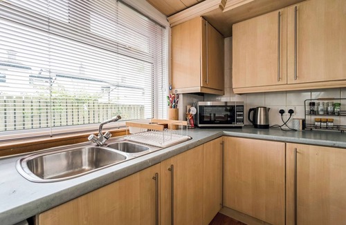 Cumbernauld House | Centrally Situated 1 Bedroom House in Cumbernauld