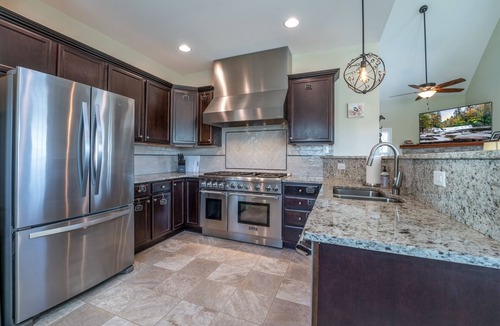 Penrose House | Chandler House | Amazing views, minutes to DuPont State Park and Downtown Brevard