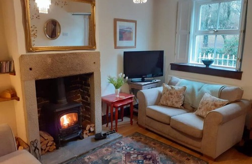 Baslow House | Characterful 2 bed cottage in excellent location