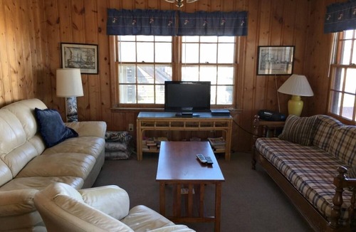 Sea Retreat House | Charlie's Place - Pet Friendly Semi OF Home in Kitty Hawk