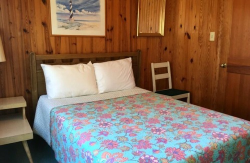 Sea Retreat House | Charlie's Place - Pet Friendly Semi OF Home in Kitty Hawk