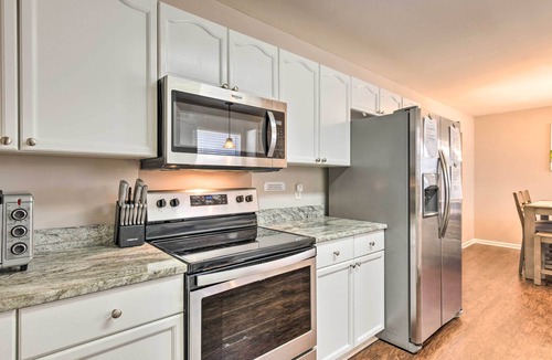 Charlotte House | Charlotte Family Retreat w/Deck, Near UNCC!