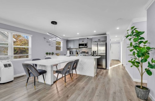 Villa Heights House | Charlotte Spacious Home