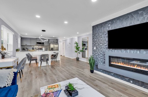 Villa Heights Apartment | Charlotte Spacious Home