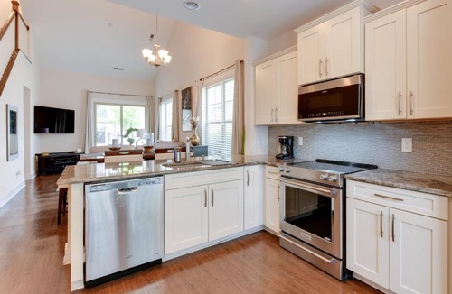 Charlotte House | Charlotte Townhome with Patio Near Spectrum Center!