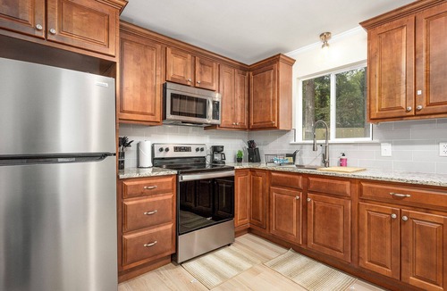 Toddville Road House | Charlottle Jacuzzi side oasis