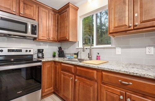 Toddville Road House | Charlottle Jacuzzi side oasis