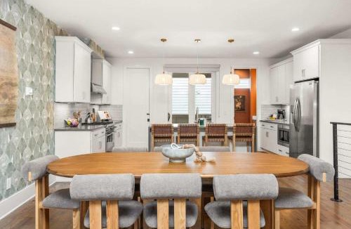Eighth Avenue House | CHARM Near Broadway in Walkable 8th Ave S