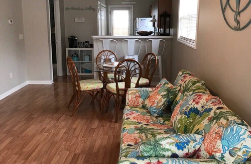 Myrtle Grove Cottage | Charmed Beach Getaway