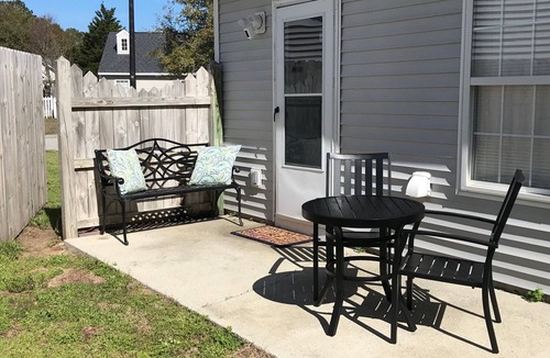 Myrtle Grove Cottage | Charmed Beach Getaway