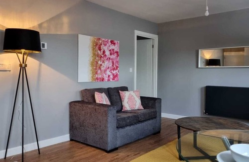 Stratford-upon-Avon Apartment | Charming 1-bed Apartment Near Redditch Town Centre