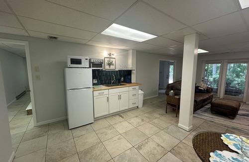 Hickory Condo | Charming 1-bedroom Studio in wonderful Northwest Hickory!