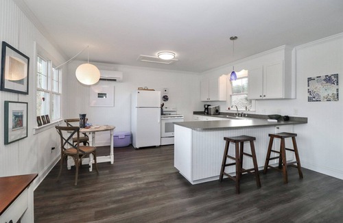 Troutman Cottage | Charming 1-bedroom waterfront cottage with boat dock on Lake Norman