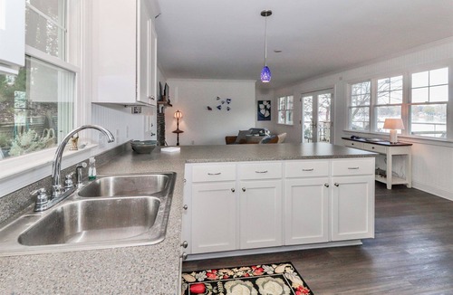 Troutman Cottage | Charming 1-bedroom waterfront cottage with boat dock on Lake Norman