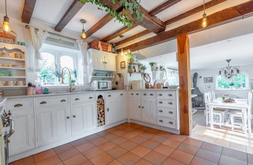 Eccleshall House | Charming 17th Cent Secluded Country Cottage+Garden - Pass the Keys