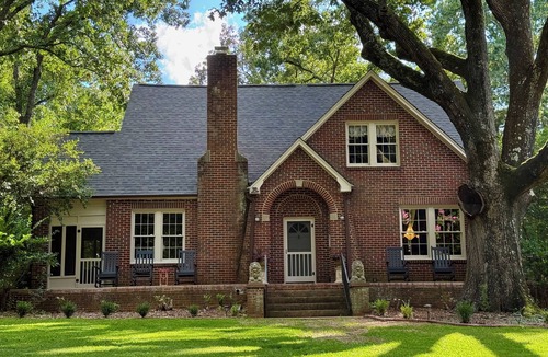 Steele Creek House | Charming 1930's English cottage with historic ambiance on three private acres
