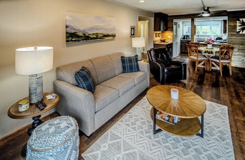 Sugar Mountain Apartment | Charming 2/2 condo Sugar Mountain Walk to Golf, Tennis & Ski