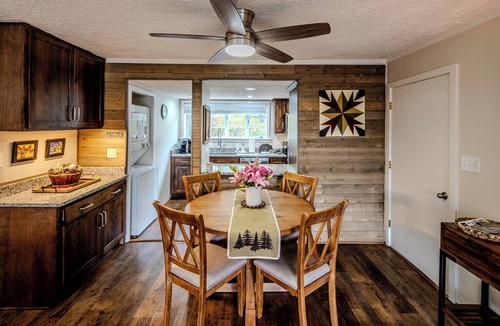 Sugar Mountain Apartment | Charming 2/2 condo Sugar Mountain Walk to Golf, Tennis & Ski