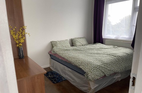 Heathrow Villages Apartment | Charming 2-Bed Apartment in Heathrow first floor