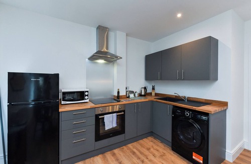 Beeston Apartment | Charming 2-Bed Flat: Stylish, Spacious, & Prime Location