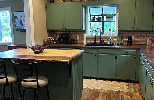 Cedar Mountain House | Charming 2-bedroom house in beautiful Cedar Mountain 4.5 miles to Pretty Place