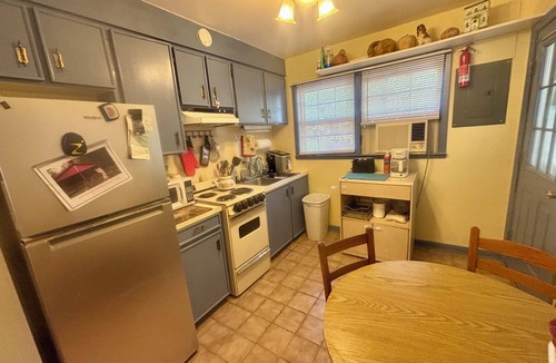 McMillan Hidden Valley Cabin | Charming 2-bedroom cabin on babbling brook in delightful Hendersonville with AC
