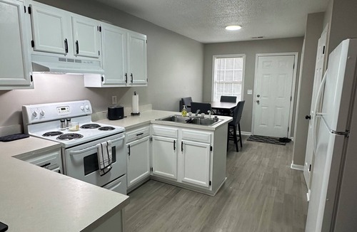 Roanoke Rapids Apartment | Charming 2-bedroom apartment near Lake Gaston and Roanoke Rapids Lake, shopping