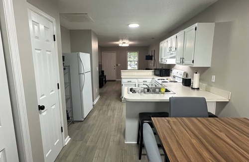 Roanoke Rapids Apartment | Charming 2-bedroom apartment near Lake Gaston and Roanoke Rapids Lake, shopping