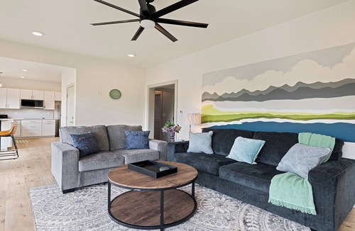 Waynesville Apartment | Charming 2-bedroom apartment with AC, WiFi in lovely Maggie Valley