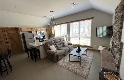 Winston - Salem Cabin | Charming 2-bedroom cabin with WiFi in brilliant Winston-Salem