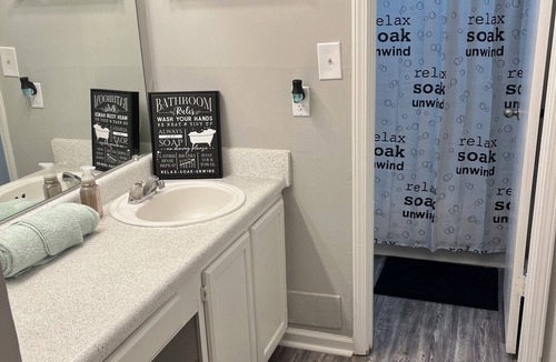 Greensboro Apartment | Charming 2-bedroom apartment with AC and WiFi in marvelous Greensboro
