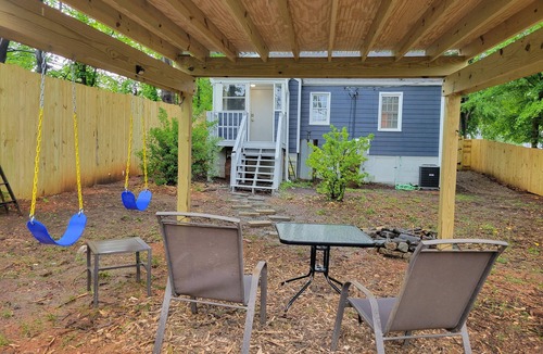 Greensboro House | Charming 2-bedroom bungalow in lovely Greensboro 4min walk to Collisuem
