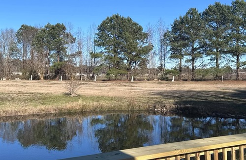 Pinetown Cabin | Charming 2-bedroom cabin with AC, WiFi in serene Jamesville