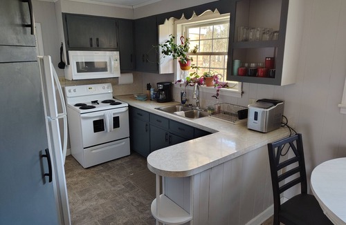 Cajah's Mountain House | Charming 2-bedroom country house with AC, WiFi in Lenoir