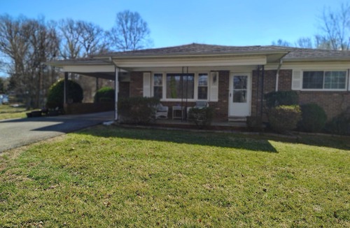 Cajah's Mountain House | Charming 2-bedroom country house with AC, WiFi in Lenoir