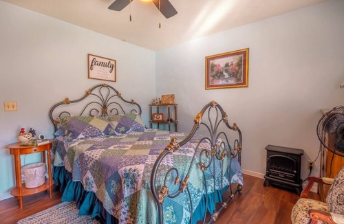 Murphy Other | Charming 2-bedroom, creekside, pet friendly farmhouse in Murphy, NC