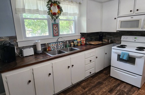 Kannapolis House | Charming 2-bedroom house with WiFi, AC in wonderful Kannapolis