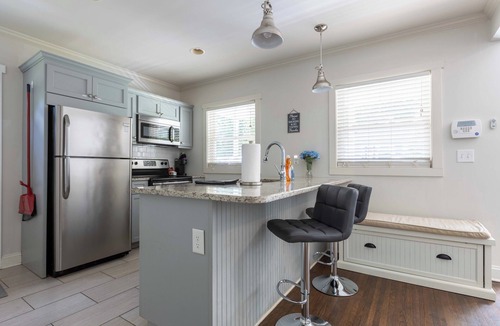 Villa Heights House | Charming 2-bedroom house with AC, WiFi in wonderful Charlotte