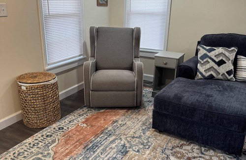Pembroke House | Charming 2-bedroom house with AC, WiFi in the heart of Pembroke