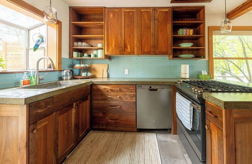 Pullman House | Charming 2-bedroom house in peaceful Pullman