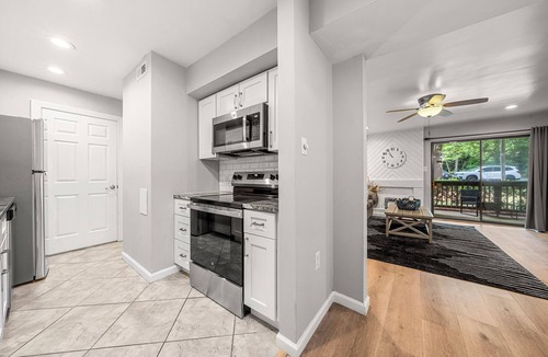 Charlotte Condo | Charming 2-bedroom Minutes From the City on Providence Road 5026 Sardis Rd, F