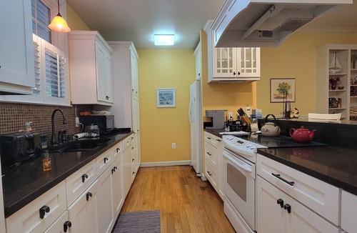 Murrells Inlet Cottage | Charming 2 BR cottage, set in Live Oak Grove in Gated WPC, Murrells Inlet, Pets