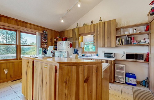 Penrose House | Charming 2 BR home with Stunning Views from outdoor deck