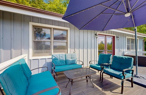 Penrose House | Charming 2 BR home with Stunning Views from outdoor deck