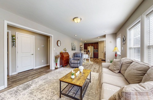 Fletcher House | Charming 2BR Retreat with Full Kitchen, Wifi and Gas Grill for Outdoor Dinning