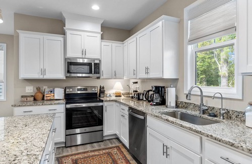 Morehead City House | Charming 3-bedroom/2.5 bath townhome, sleeps 6! Beau Coast Community - New 2022