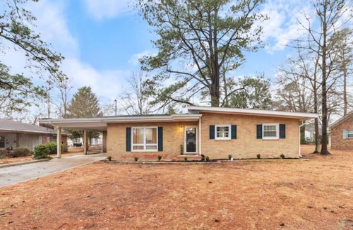 Goldsboro House | Charming 3-bedroom estate with AC, WiFi in superb Goldsboro