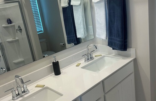 Statesville House | Charming 3-bedroom Home with WiFi, AC in serene Statesville