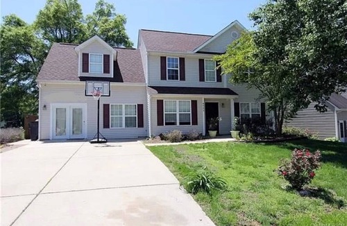 Paw Creek House | Charming 3-bedroom house in Charlotte with AC, WiFi