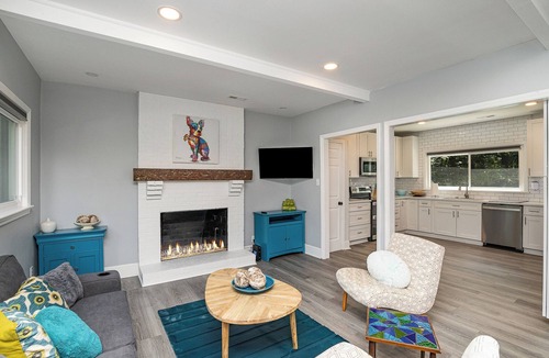 Starmount House | Charming 3-bedroom house with spacious backyard in enjoyable Charlotte.